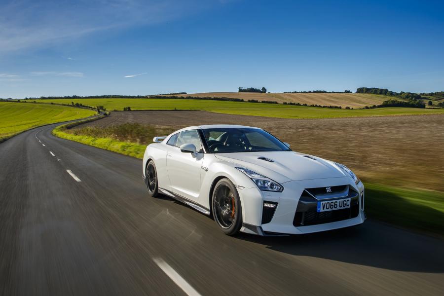  Nissan GT-R 2016 года  (UK) (фото 15 из 25)